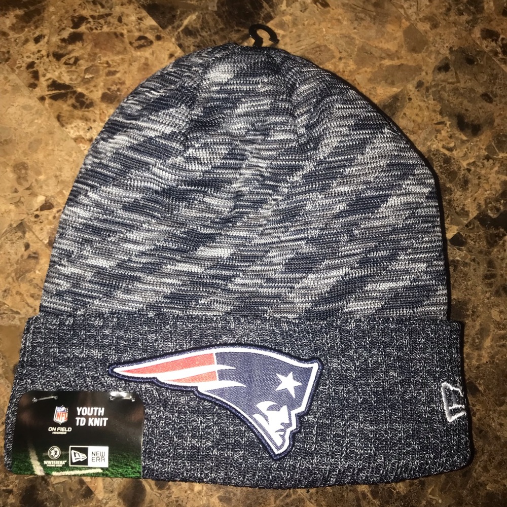 **SOLD** NE Patriots 2018 Youth winter hat - NWT